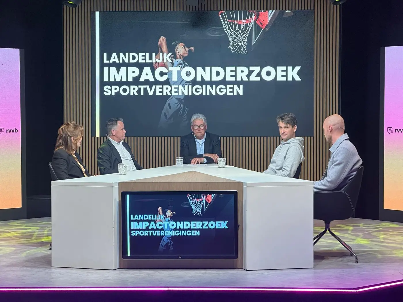 Presentatie van het Landelijk Impactonderzoek Sportverenigingen in de studio van RVVB